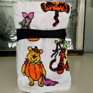 NEW WITH TAGS Disney Winnie the Pooh Halloween Hand Towels - Pooh Tigger Piglet